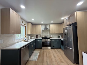 Private kitchen - 20 Min to Capitol - Theatre Room - Walk to Park (Sun Prairie)