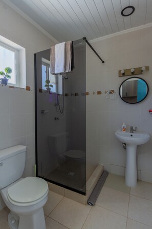 Bathroom - Vrbo Property (Oranjestad)