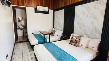 Basic Double Room | Desk, WiFi (free)