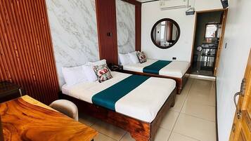 Basic Double Room | Desk, WiFi (free)