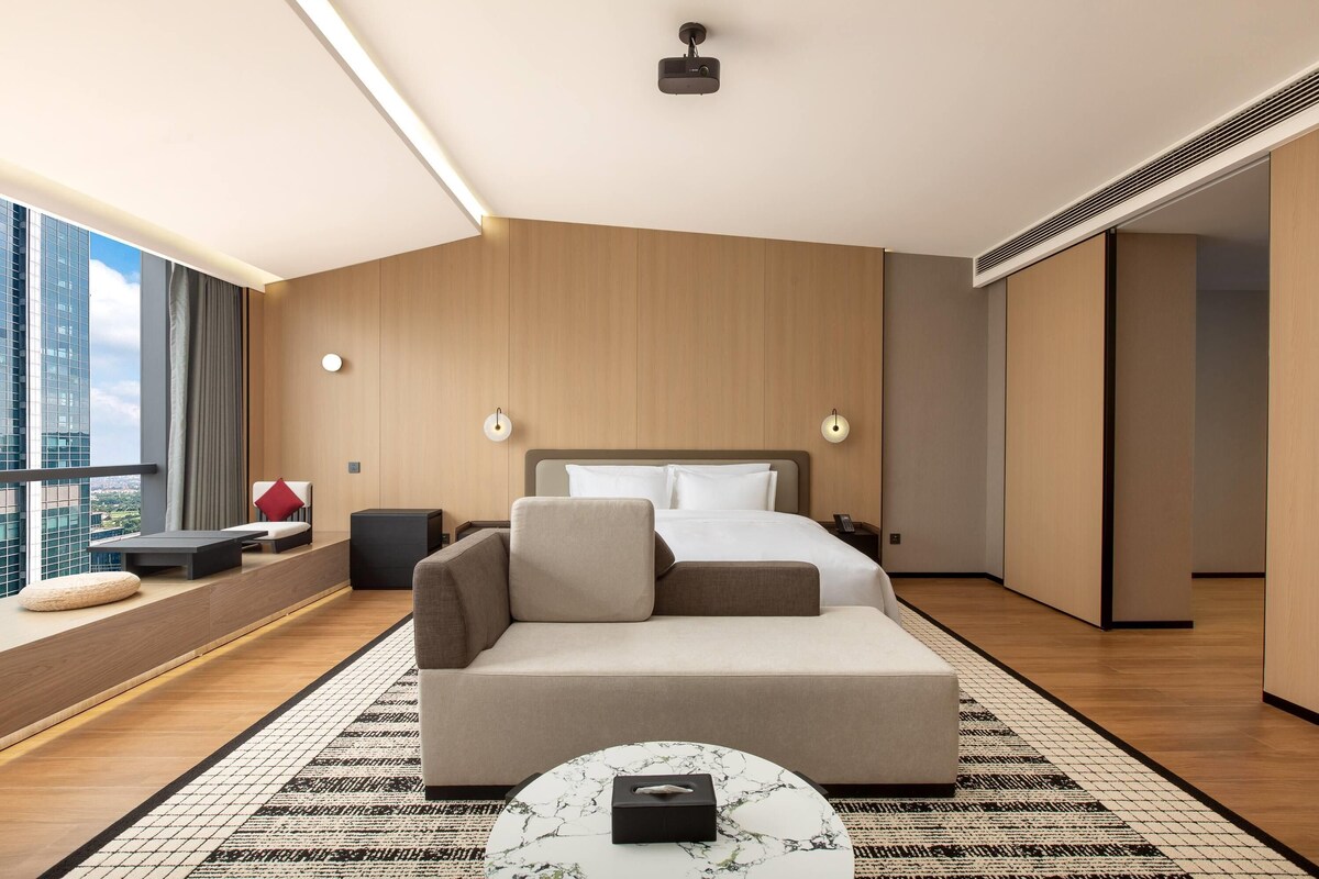 Premium Room, 1 King Bed, Non Smoking, City View (Tatami)
