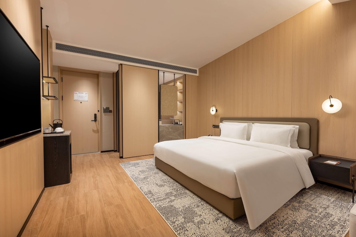 Comfort Room, 1 King Bed, Non Smoking