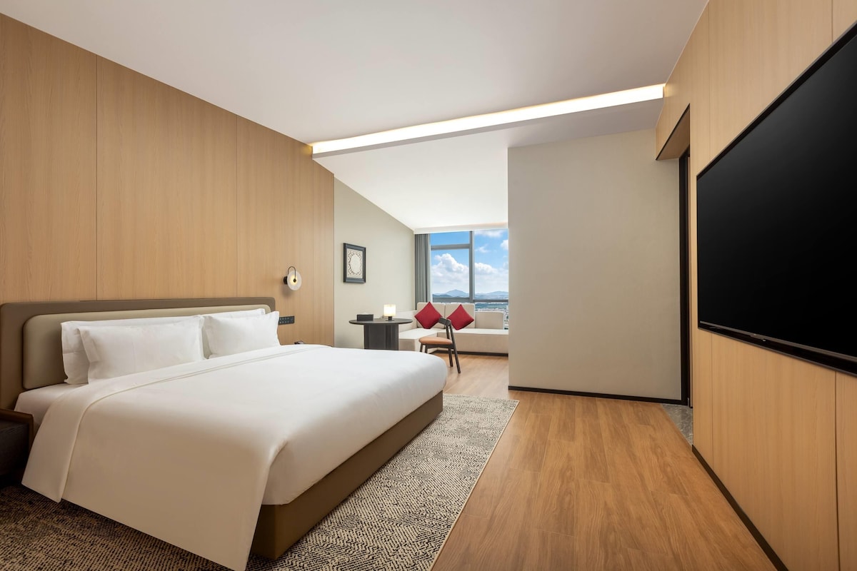 Executive Room, 1 King Bed, Non Smoking