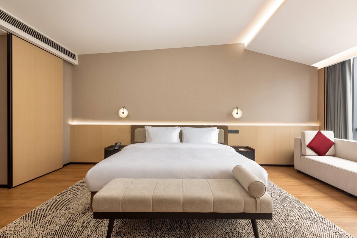 Deluxe Room, 1 King Bed, Non Smoking