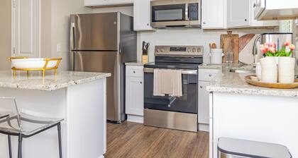 New Fully Furnished Condo, Easy Walk to Campus