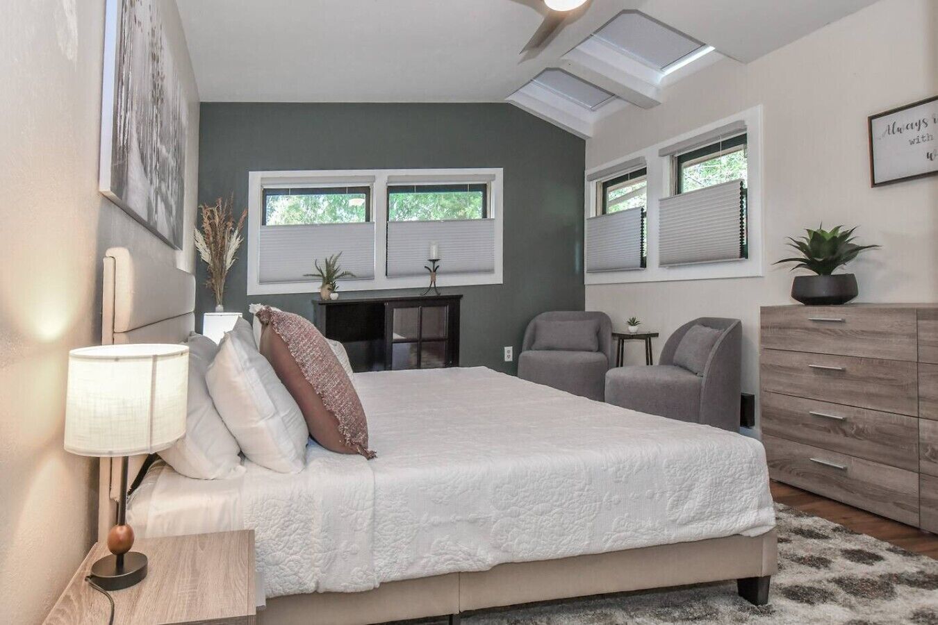 3 bedrooms, desk, iron/ironing board, WiFi (free)