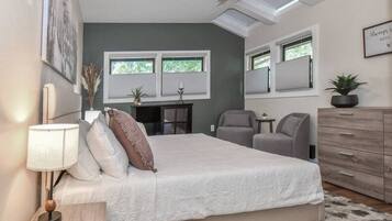 3 bedrooms, desk, iron/ironing board, WiFi (free)