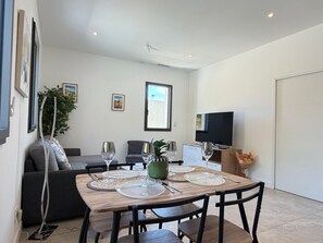 Unclassified image, 3 of 6, button - Air-conditioned one-bedroom apartment with private parking in Bastia (Bastia)