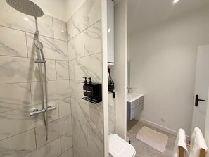 Unclassified image, 4 of 6, button - Air-conditioned one-bedroom apartment with private parking in Bastia (Bastia)