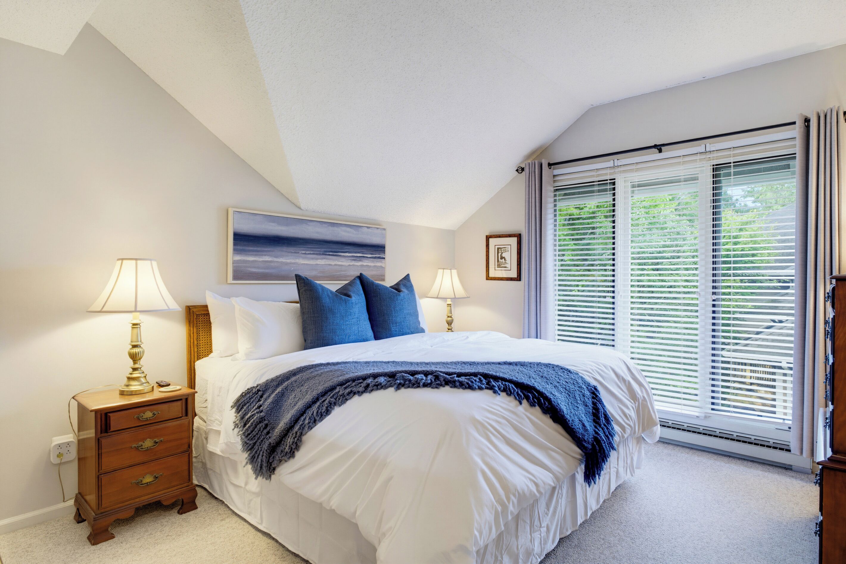 Iron/ironing board, WiFi (free), bed sheets