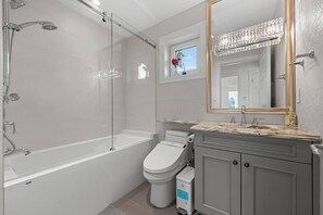 Bathroom - Cozy Private Room • South Cambie Vancouver (Vancouver)