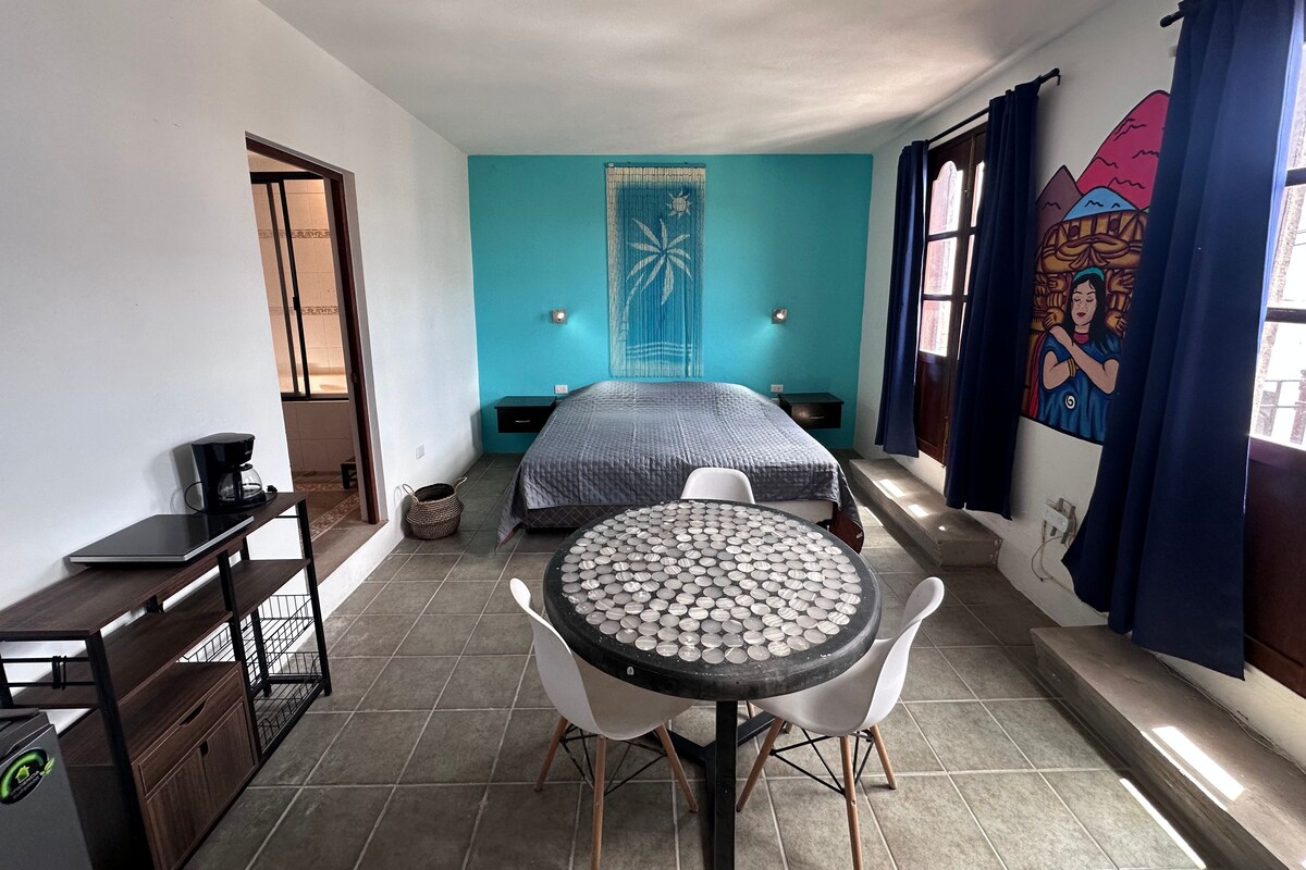 ミニバー、WiFi (無料)、客室ごとに異なるインテリア、ベッドシーツ