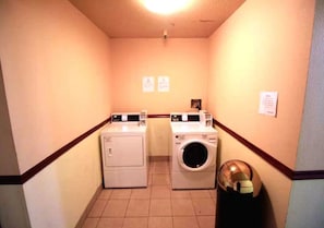 Unclassified image, 5 of 5, button - roseville budget inn (Roseville)