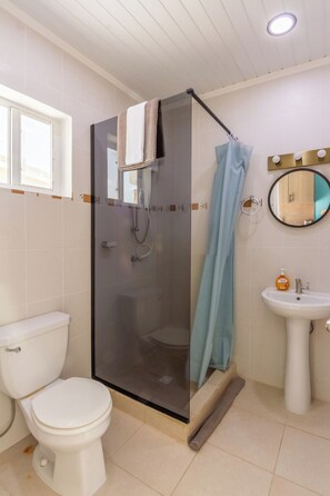 Bathroom - Vrbo Property (Oranjestad)