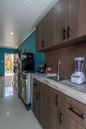 Private kitchen - Vrbo Property (Oranjestad)