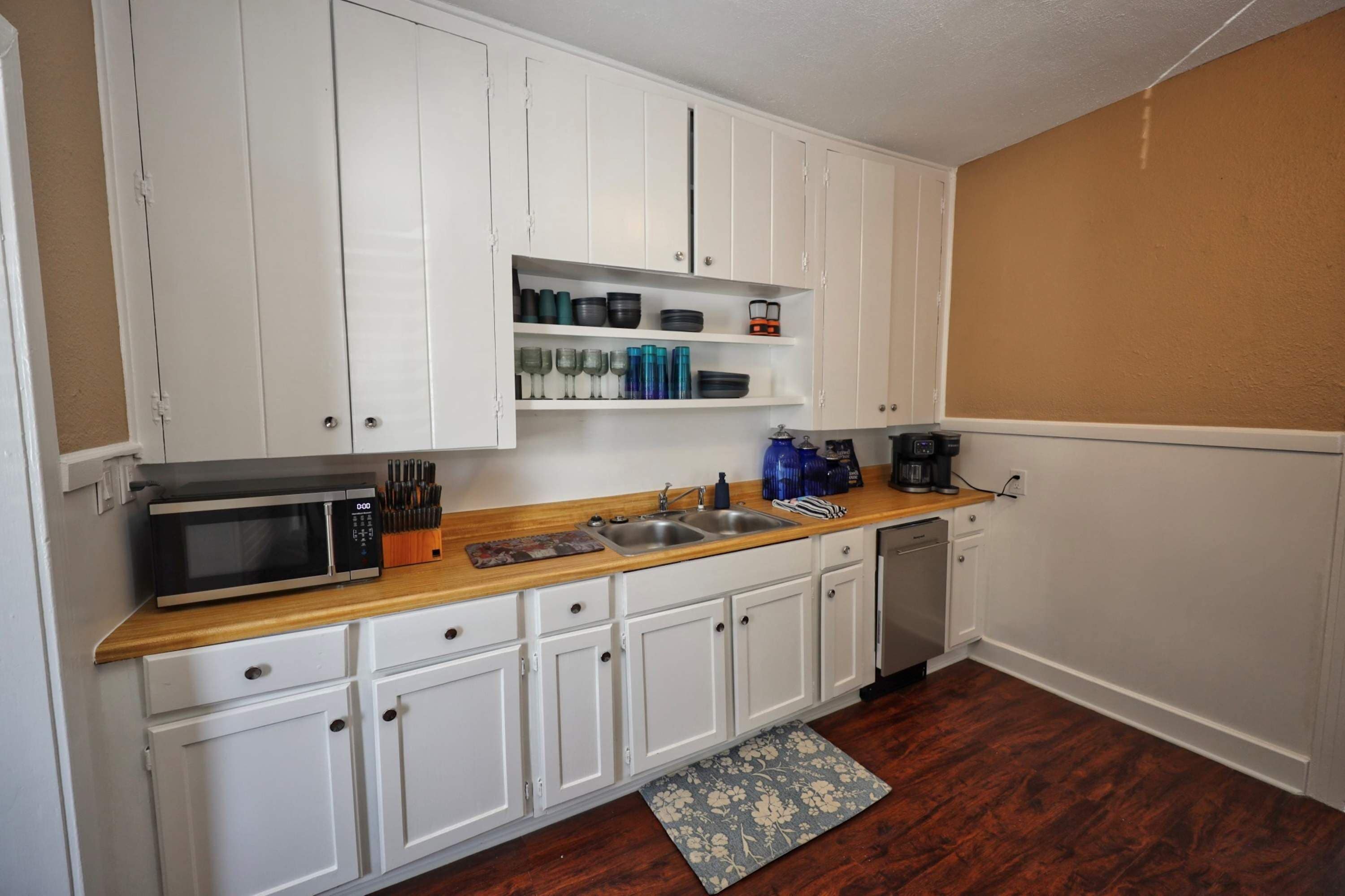 House, Multiple Beds, City View (Cotton Cottage) | Private kitchen