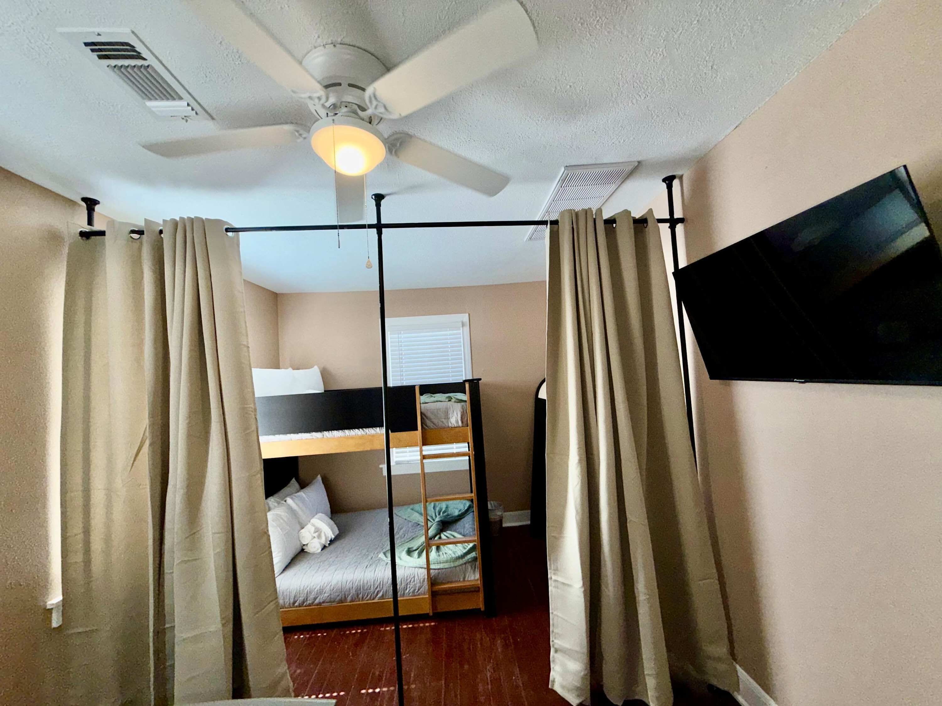House, Multiple Beds, Kitchen, Ocean View (Cotton Cottage) | 2 bedrooms, individually decorated, individually furnished, bed sheets
