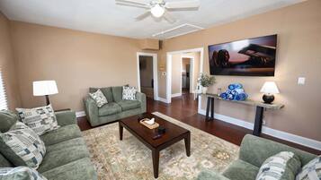 House, Multiple Beds, Kitchen, Ocean View (Cotton Cottage) | Living area