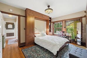 Unclassified image, 4 of 44, button - Historic 3BR Monrovia Oasis with Pool, BBQ & Spa (Monrovia)