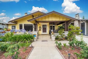 Unclassified image, 3 of 44, button - Historic 3BR Monrovia Oasis with Pool, BBQ & Spa (Monrovia)