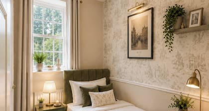 Luxury Heritage Bath Townhouse - 3 Min Walk from station w/Parking