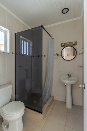 Bathroom - Vrbo Property (Oranjestad)