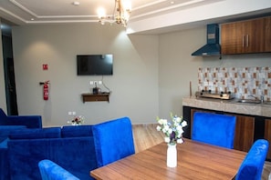 Condo, Balcony, City View | Dining - Résidence Romacy (Yaoundé)
