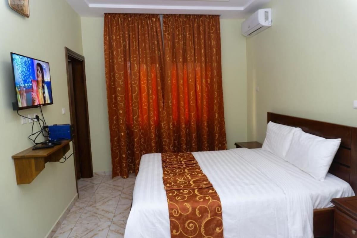 Comfort Studio Suite, City View | Laptop workspace, WiFi (free)