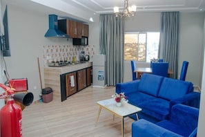 Comfort Studio Suite, City View | Living area - Résidence Romacy (Yaoundé)