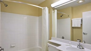 Bathroom - Red Stick Hotel (Baton Rouge)