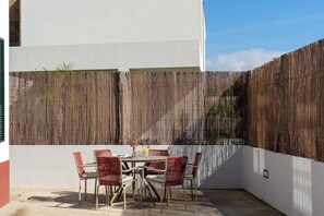 Outdoor dining - Traditional House – Cozy 3-bedroom house (Funchal)