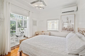Room - Classic Queenslander - walk to suncorp (Milton)
