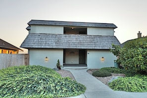 Unclassified image, 2 of 22, button - Peaceful 2-bedroom apartment in Everett perfect for your stay (Everett)