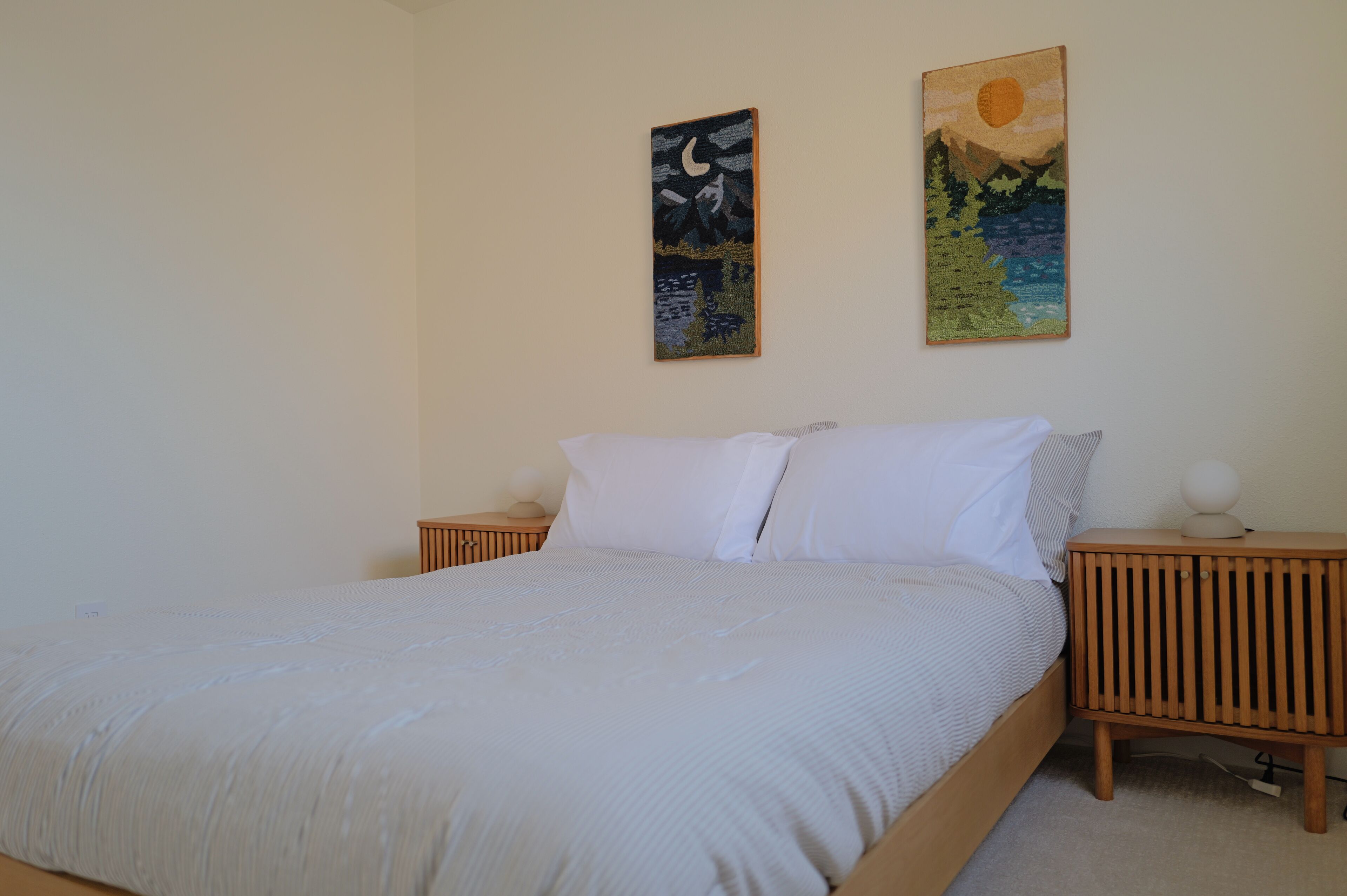 Iron/ironing board, WiFi (free), bed sheets