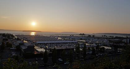Peaceful 2-bedroom apartment in Everett perfect for your stay