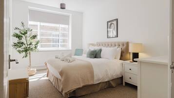 Iron/ironing board, WiFi (free)