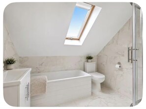 Bathroom - Stay Stylish in London - Beautiful two bedroom
Apartment (London)