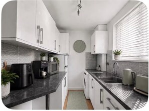 Private kitchen - Stay Stylish in London - Beautiful two bedroom
Apartment (London)