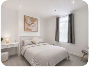 Room - Stay Stylish in London - Beautiful two bedroom
Apartment (London)