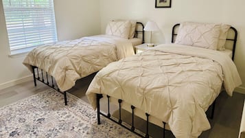 Iron/ironing board, WiFi (free), bed sheets