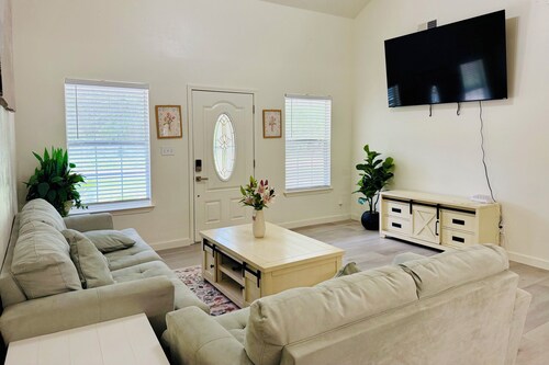 Southern Charm Near the Beach -- 3BR/2BA with Porch and Sunroom