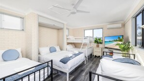 Room - Joy on Shoal Shores with Loft – family friendly holiday home (Shoal Bay)