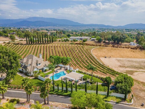 Main Home at Chateau Blanc 5 bedroom/pool/spa, fire pit, views!