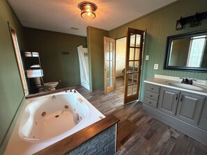 Bathroom - The Howdy House! Trailer, dog, and horse friendly! (Spearfish)