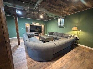 Living area - The Howdy House! Trailer, dog, and horse friendly! (Spearfish)