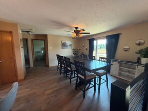 Dining - The Howdy House! Trailer, dog, and horse friendly! (Spearfish)