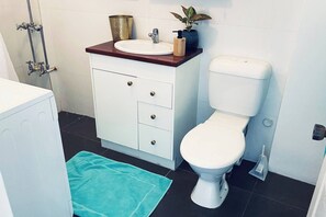 Bathroom - Entire rental unit in Paddington, Australia (Paddington)