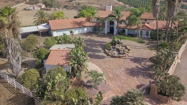 Unclassified image, 1 of 34, button - Moana Del Sol - Vineyard Estate + Resort Pool (Temecula)