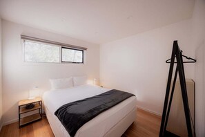 Room - Waterfront at Eggs and Bacon Bay "theshack@84" (Huon Valley)