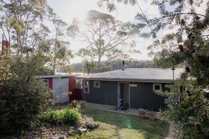 Exterior - Waterfront at Eggs and Bacon Bay "theshack@84" (Huon Valley)
